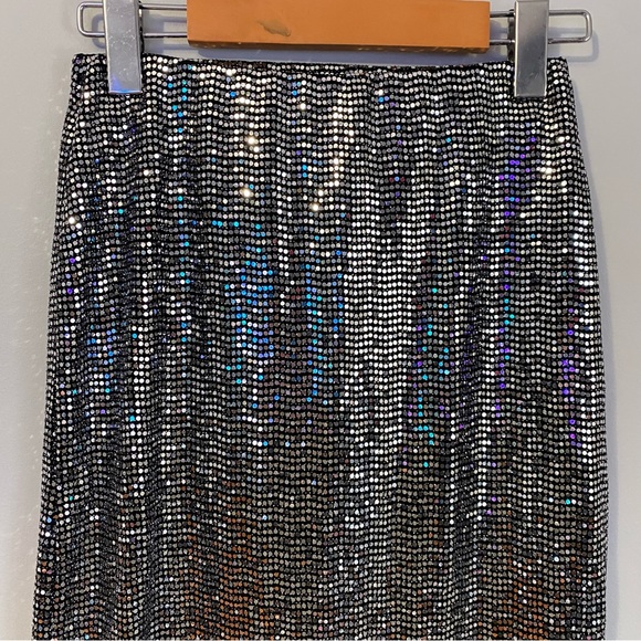 Zara Silver Mini Sequin Midi Skirt with Black Lace Trim - Picture 3 of 6